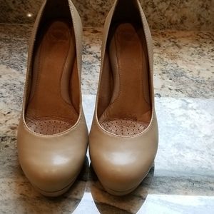 Nude Nurture Leather Pump Size 6 1/2
